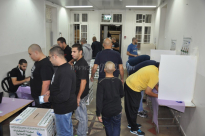 بالفيديو: جموع غفيرة تتوافد على صناديق الاقتراع وساعتين ترقب حاسمتين